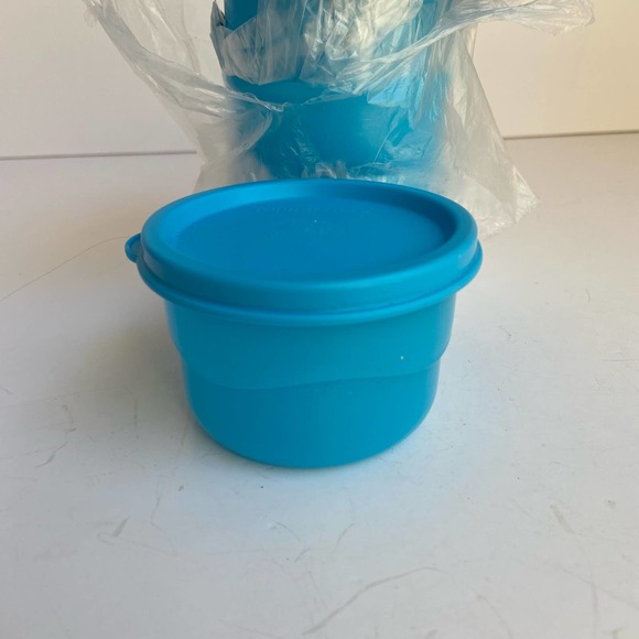 TUPPERWARE Wavy Snack Cups Set 4 Lunch Box 4oz Salt Water Bowls with Lids /Seals - Picture 1 of 6